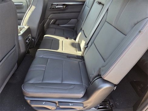 New 2026 Chevrolet Suburban RST image 8