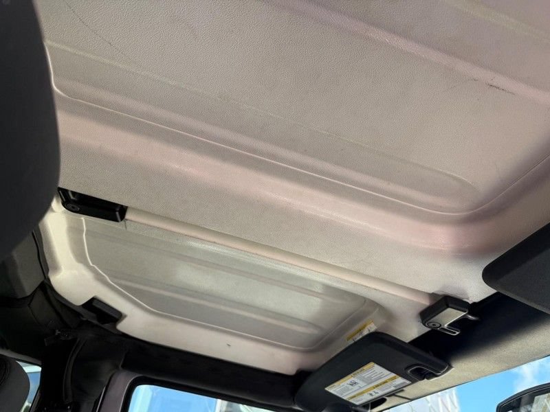 Used 2018 Jeep Wrangler Sport AWD/4WD image 15