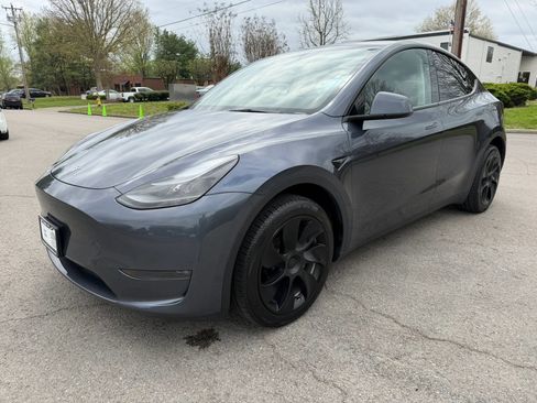 Used 2023 Tesla Model Y Long Range image 8
