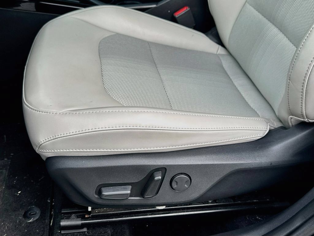 Certified 2023 Kia Niro EX FWD image 22