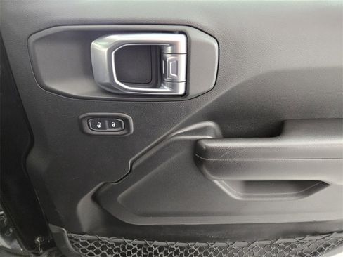 Used 2018 Jeep Wrangler Unlimited Sport S image 21