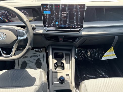 New 2026 Volkswagen Tiguan SE R-Line FWD image 15