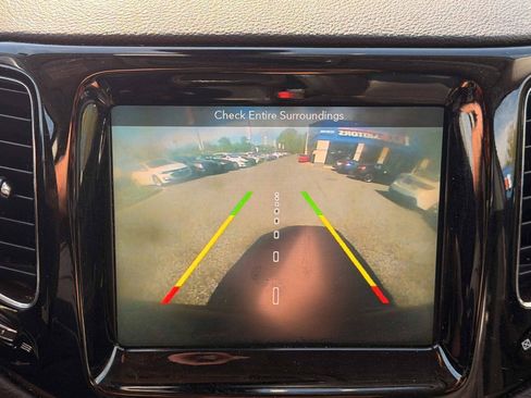 Used 2018 Jeep Compass Limited w/ Navigation Group FWD image 18