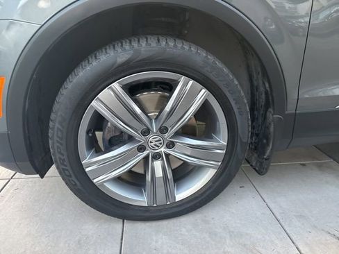 Used 2018 Volkswagen Tiguan SEL Premium image 9