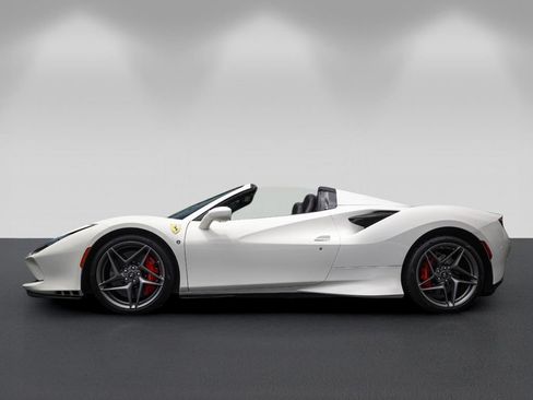Used 2021 Ferrari F8 Tributo RWD image 6
