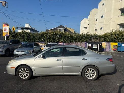 Used 2004 Lexus ES 330 image 2