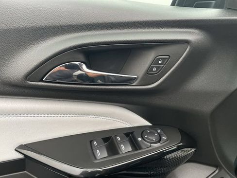 Used 2025 Chevrolet Trax LT FWD image 15
