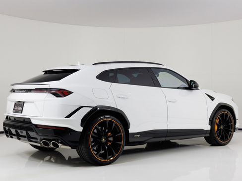 Used 2024 Lamborghini Urus S image 3
