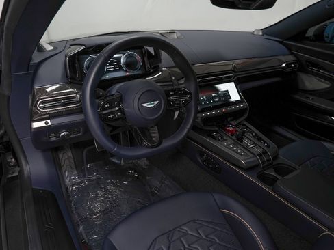 Used 2025 Aston Martin Vanquish RWD image 10