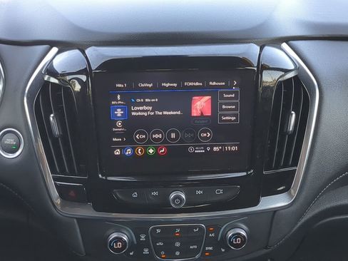 Used 2023 Chevrolet Traverse LT image 18