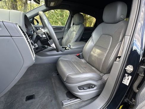 Certified 2023 Porsche Cayenne Coupe image 5