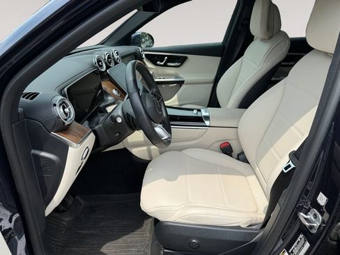 Used 2023 Mercedes-Benz GLC 300 4MATIC image 2