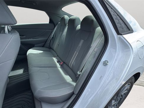 Used 2024 Hyundai Elantra SEL FWD image 19