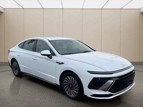 Certified 2025 Hyundai Sonata SEL image 2