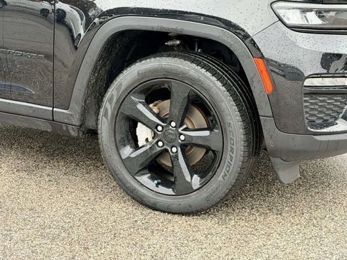 Used 2023 Jeep Grand Cherokee Limited w/ Black Appearance Package image 26