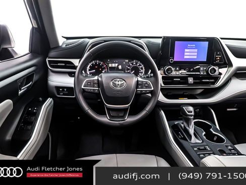 Used 2025 Toyota Highlander XLE image 6