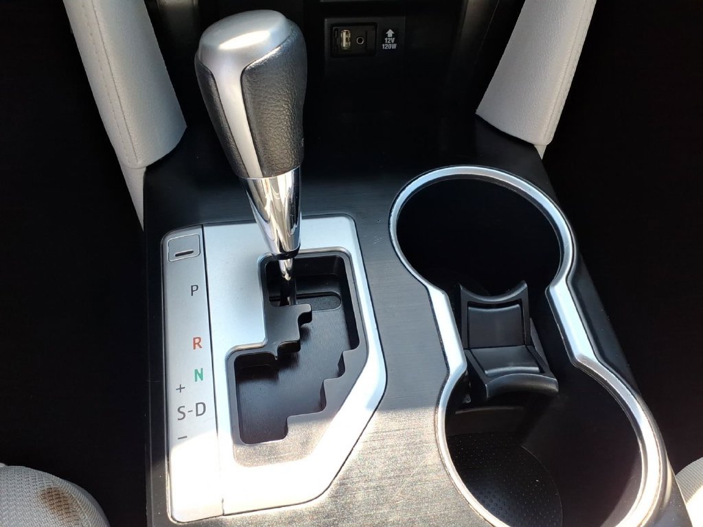 Used 2013 Toyota Camry LE FWD image 8