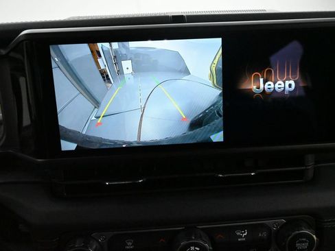 Used 2024 Jeep Wrangler Unlimited Rubicon 4xe AWD/4WD image 18