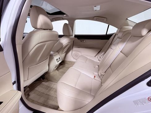 Used 2013 Lexus ES 350 Premium w/ Premium Pkg image 16