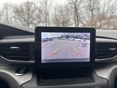 Used 2020 Ford Explorer XLT w/ Equipment Group 202A AWD/4WD image 28