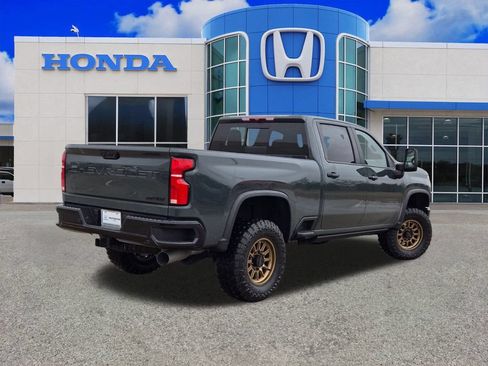 Used 2025 Chevrolet Silverado 2500 ZR2 AWD/4WD image 3