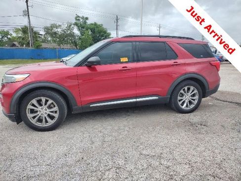 Used 2021 Ford Explorer XLT w/ Equipment Group 202A RWD image 3