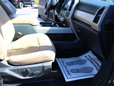 Used 2022 Ford F350 Lariat w/ Camper Package image 15