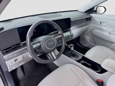 Certified 2025 Hyundai Kona SEL image 9