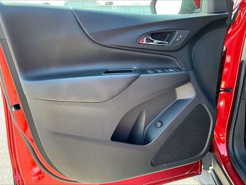 Used 2023 Chevrolet Equinox LT image 9