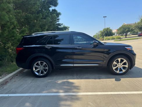 Used 2020 Ford Explorer Platinum w/ Premium Technology Package image 36