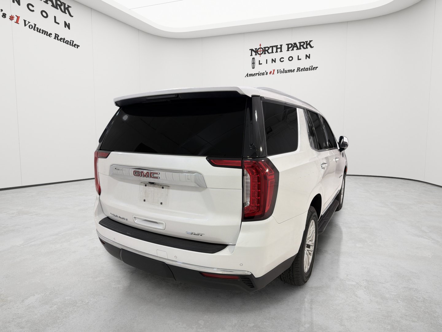 Used 2023 GMC Yukon SLT w/ SLT Premium Package AWD/4WD image 5