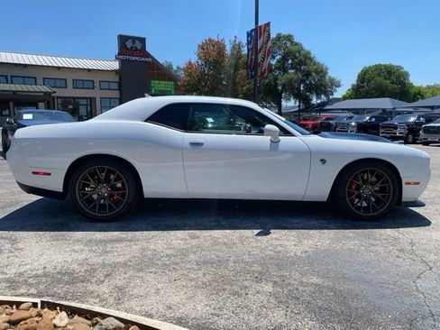Used 2016 Dodge Challenger SRT Hellcat RWD image 6