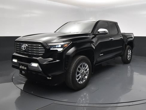 Used 2024 Toyota Tacoma Limited w/ Limited Package (LT) AWD/4WD image 2
