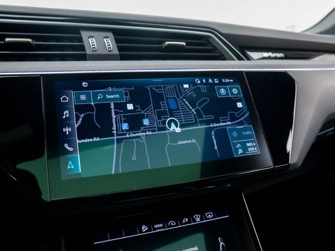 Used 2022 Audi e-tron S Prestige w/ Prestige Package image 23