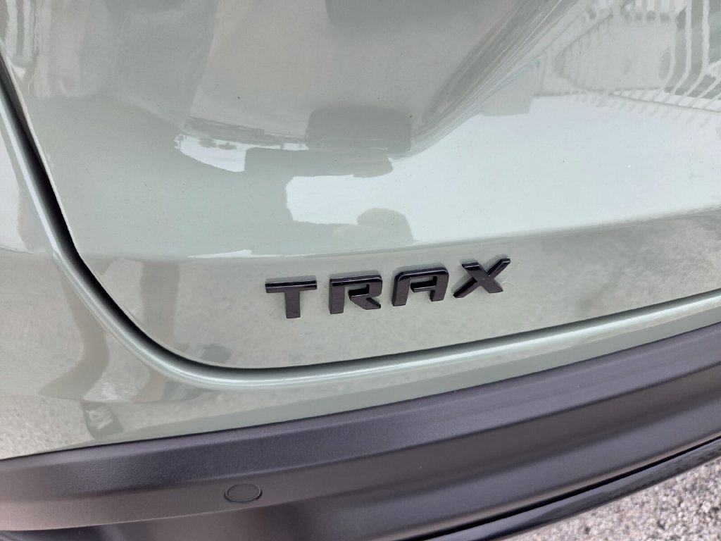 Used 2024 Chevrolet Trax RS w/ Sunroof Package FWD image 6