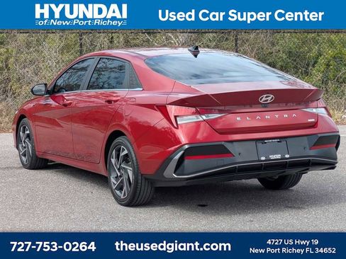 Used 2024 Hyundai Elantra Limited image 3