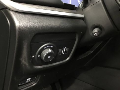 Used 2024 Jeep Grand Cherokee Limited w/ Luxury Tech Group II AWD/4WD image 10
