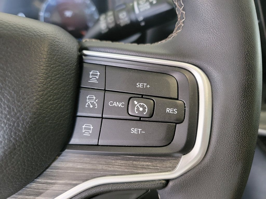 Used 2024 Jeep Wagoneer Series III AWD/4WD image 21