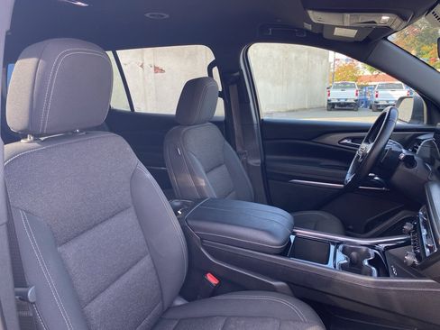 Used 2025 Chevrolet Traverse LT image 27