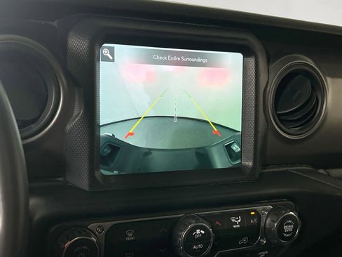 Used 2022 Jeep Gladiator Willys AWD/4WD image 14