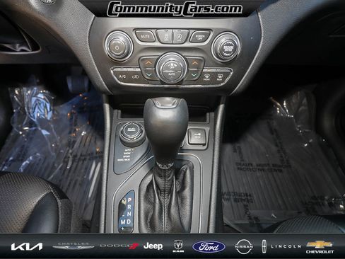 Used 2022 Jeep Cherokee Latitude Lux image 18