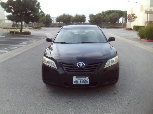 Used 2009 Toyota Camry LE image 2