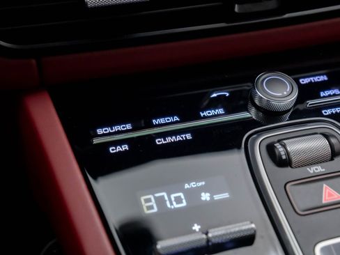 Certified 2023 Porsche Cayenne Platinum Edition image 27