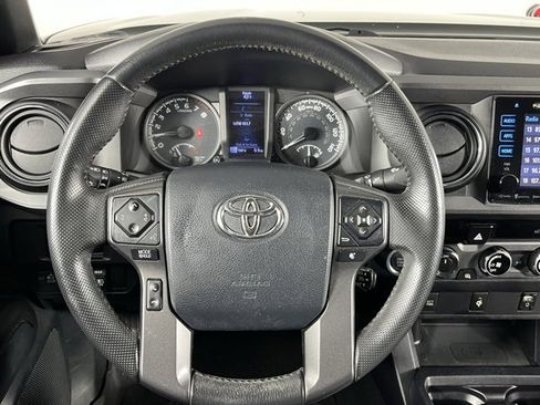 Used 2017 Toyota Tacoma TRD Off-Road image 14