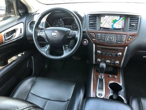 Used 2020 Nissan Pathfinder Platinum AWD/4WD image 9