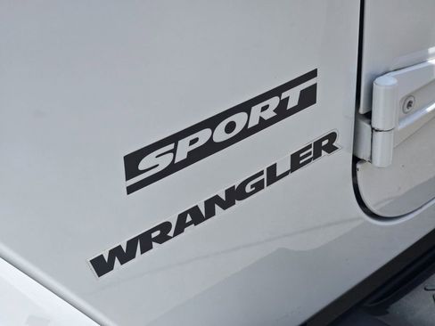 Used 2013 Jeep Wrangler Sport AWD/4WD image 16