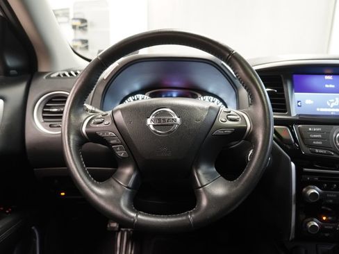 Used 2020 Nissan Pathfinder SV AWD/4WD image 17