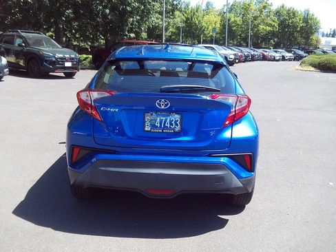 Used 2019 Toyota C-HR LE FWD image 4