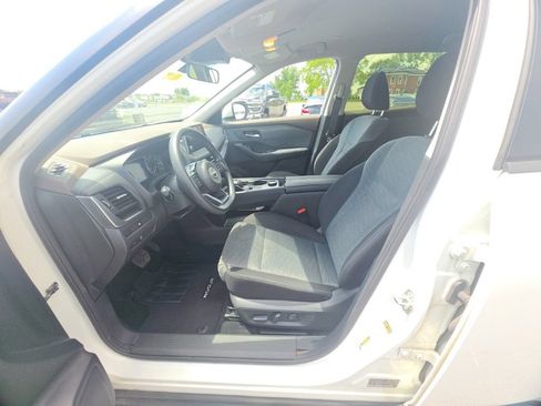 Used 2023 Nissan Rogue SV AWD/4WD image 13