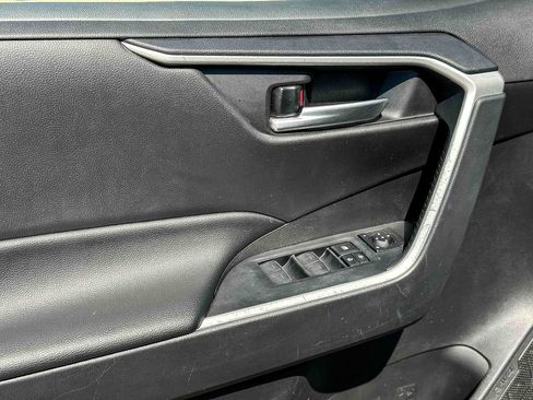 Used 2025 Toyota RAV4 XLE FWD image 16